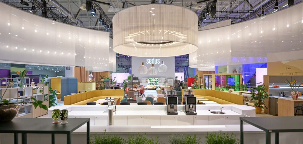 Projekte | KurzVertikal GmbH KurzVertikal Sedus Orgatec Messestand | KurzVertikal GmbH